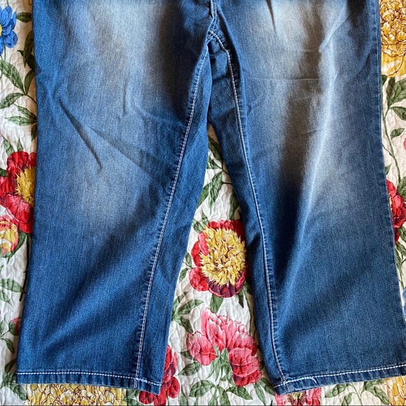 Capri Jeans - Picture 2 of 5